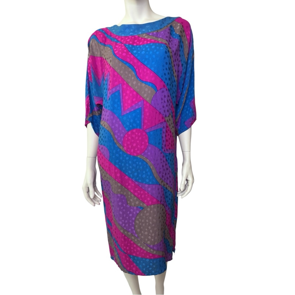 Vintage Flora Kung Vibrant Silk Abstract Print Shift Dress in Blue & Magenta‎